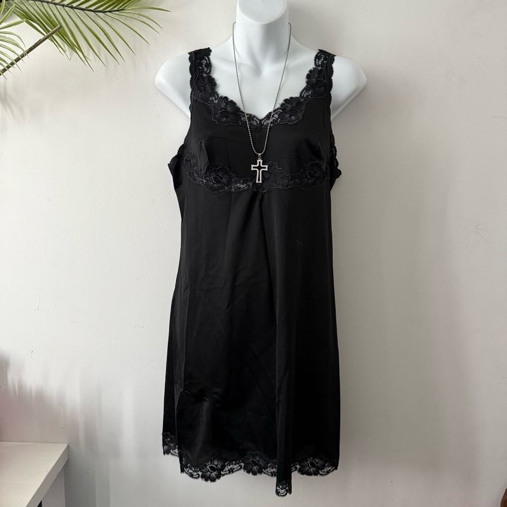 Vintage 90s Black lace slip dress Made in Italy 🖤💋